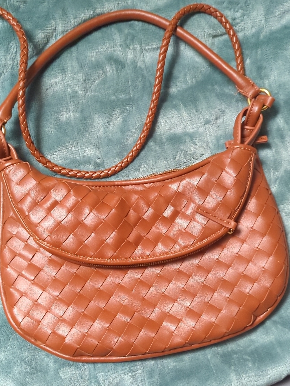 27-Woven Leather Shoulder Bag in Cognac Brown. Pre-loved.